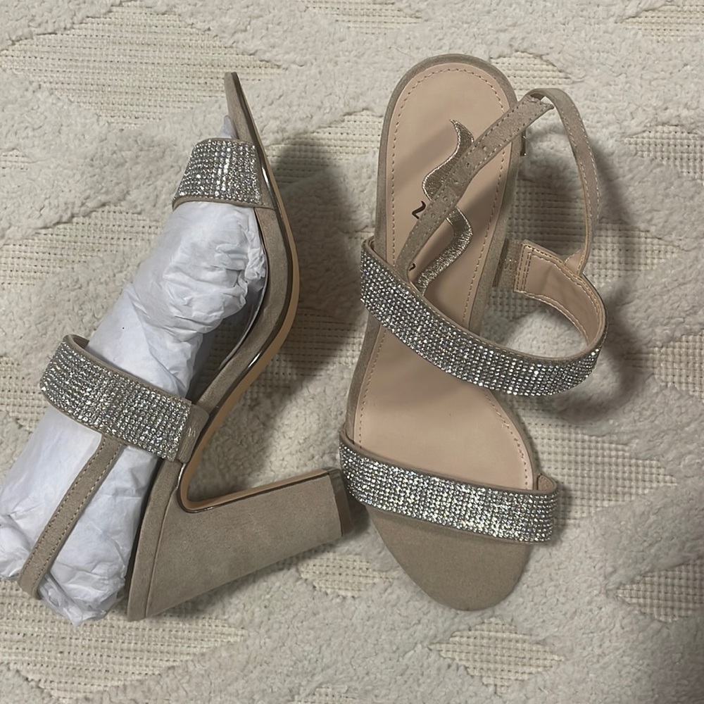 Nena-Senta Sandal. Size 7.5.